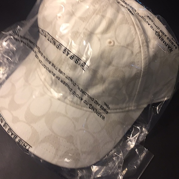 COACH - SIGNATURE HAT W/ “C” LOGO (NWT) - Picture 5 of 9